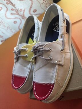 Brand New- Womens Sperry Top Sider. Size 7